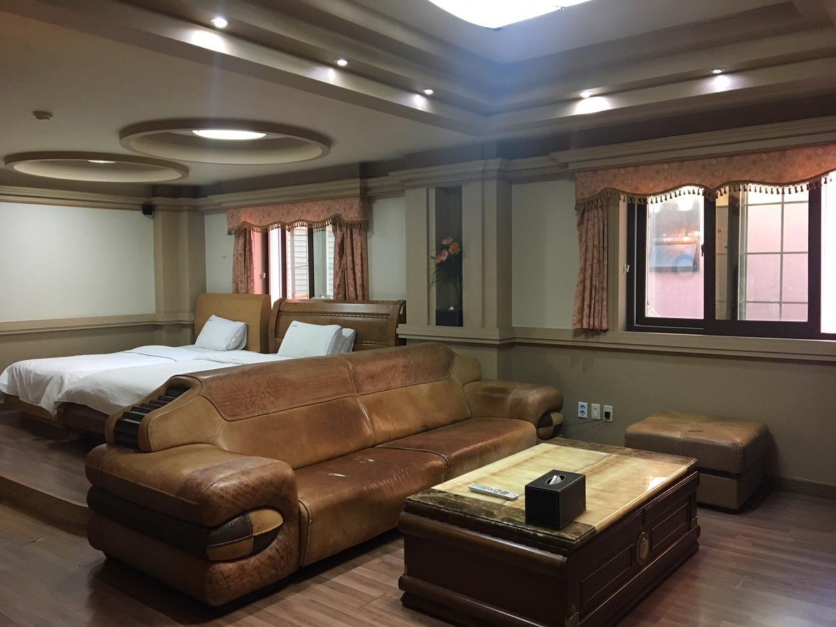 Nobless Hotel Gwangju Metropolitan City Exterior photo