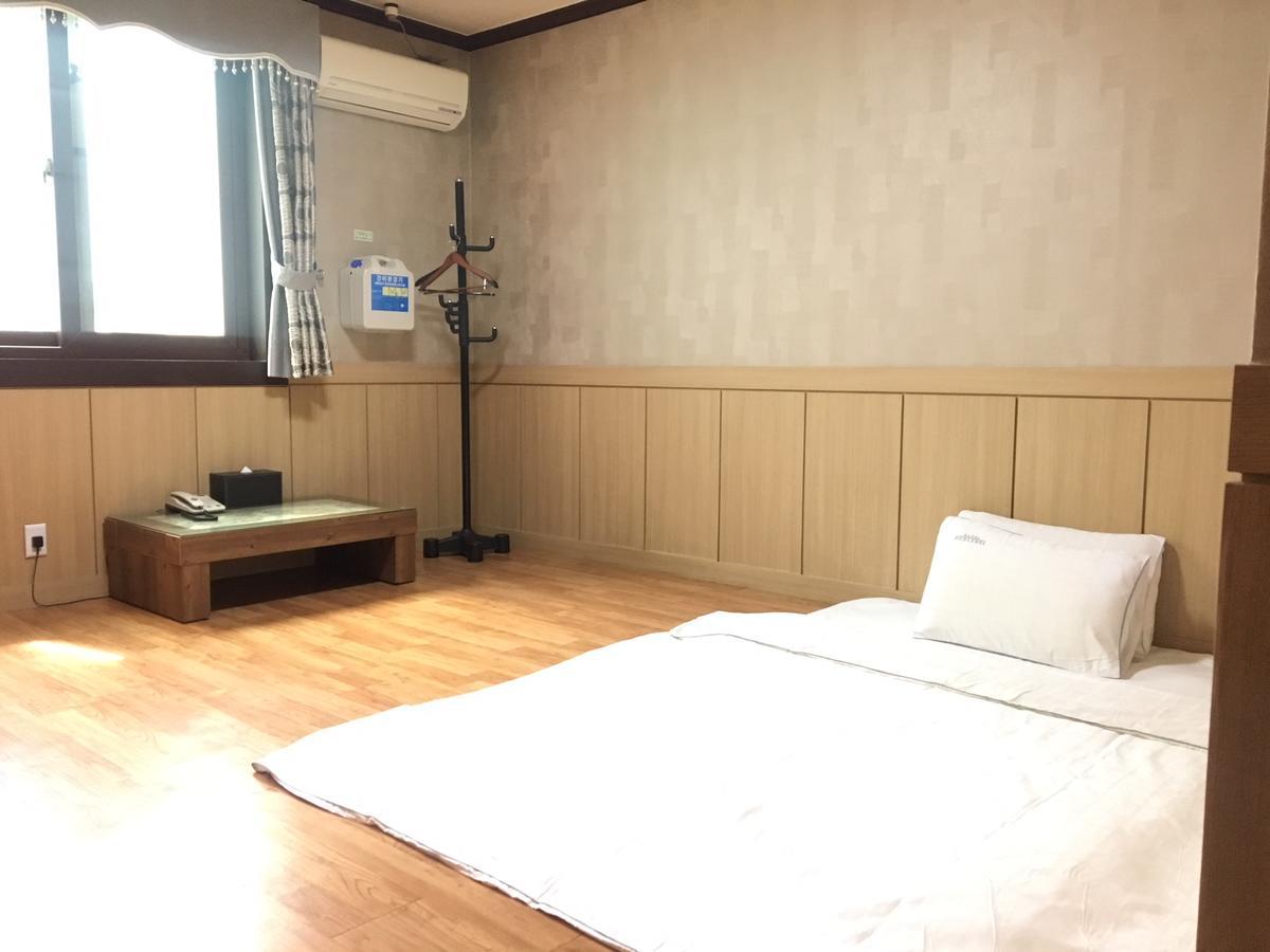 Nobless Hotel Gwangju Metropolitan City Exterior photo