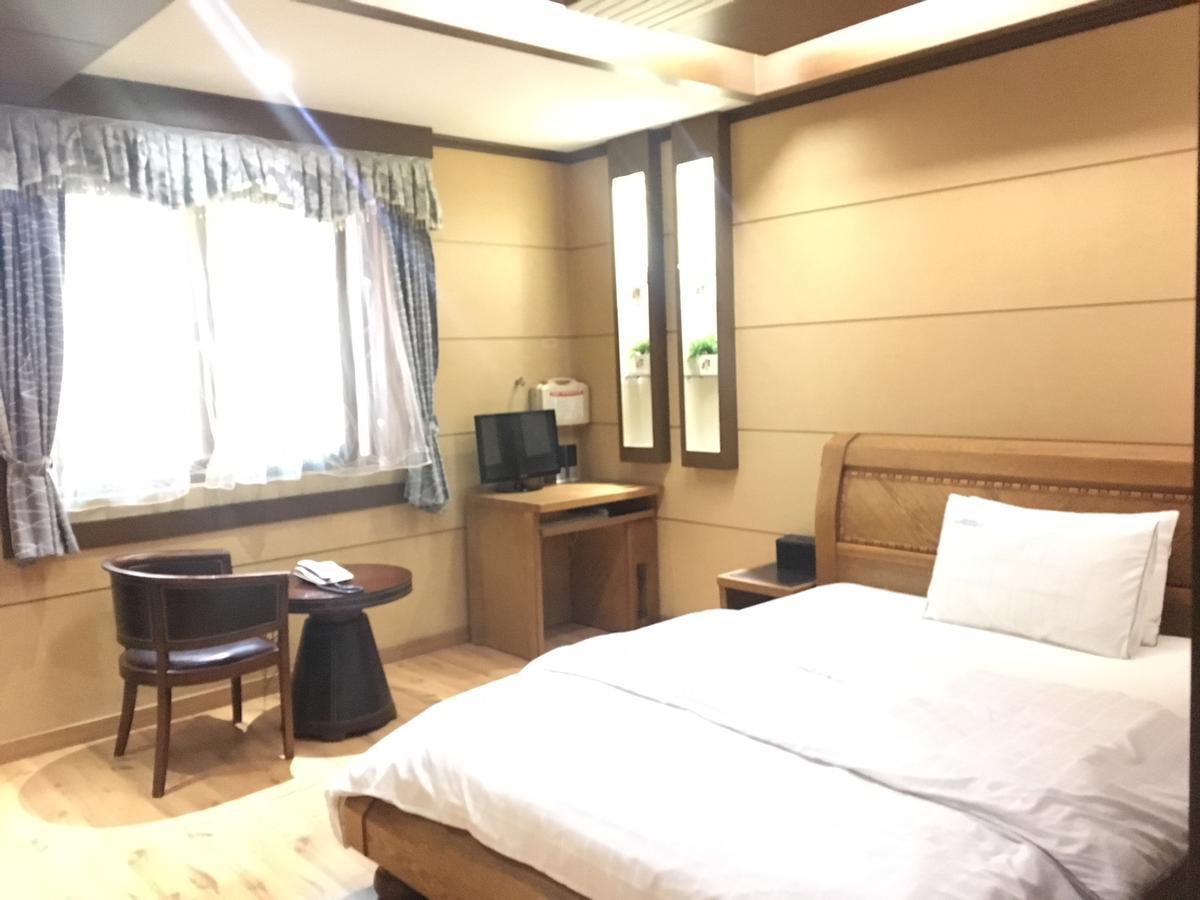 Nobless Hotel Gwangju Metropolitan City Exterior photo